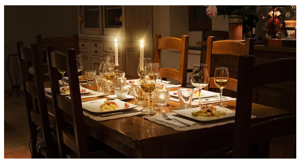 Dinner Candles: Elegant Lighting for Stylish Dining and Home Décor